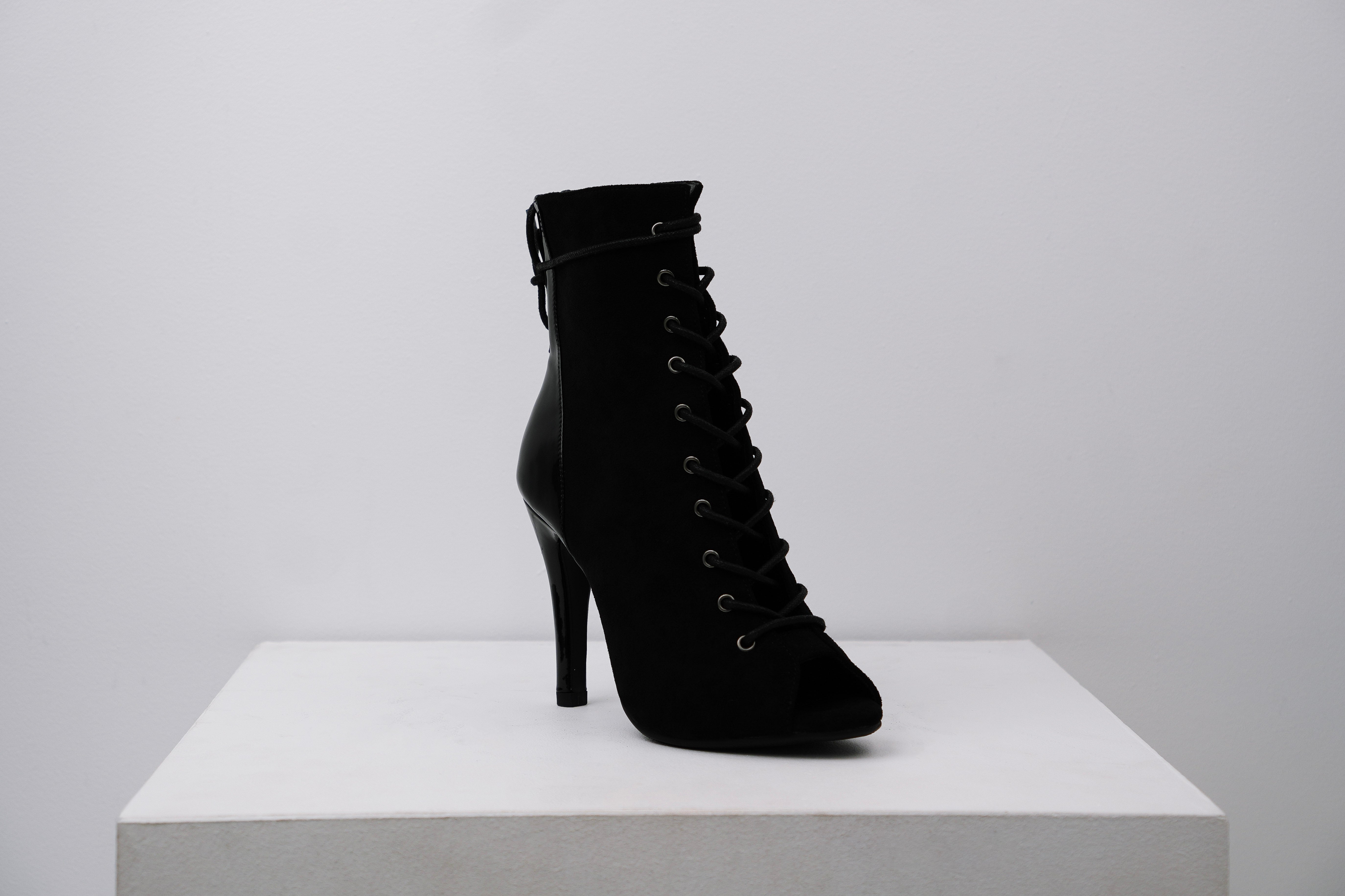 希少✨Swankiss EV laceup velour heels ブラック Swankiss（スワンキス）の「EV quilt bijou heels（パンプス